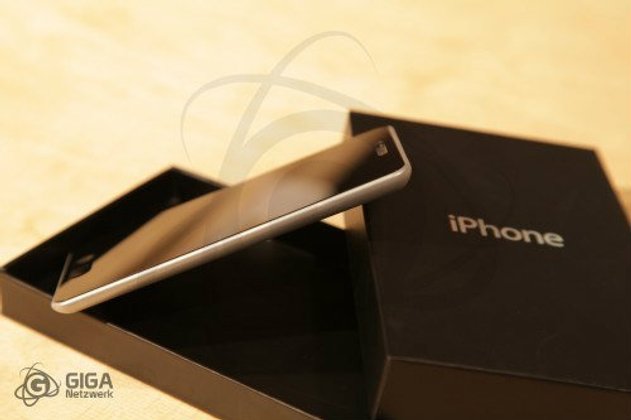 iPhone 5 น่าจะมีดีไซน์แบบนี้หรือเปล่า?