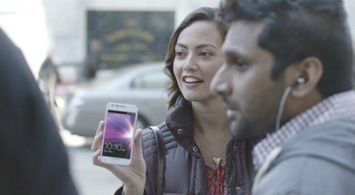 มาชมโฆษณา Samsung Galaxy S II ตัวใหม่ล่าสุดกัดจิกสาวกต่อแถวซื้อ iPhone 4S