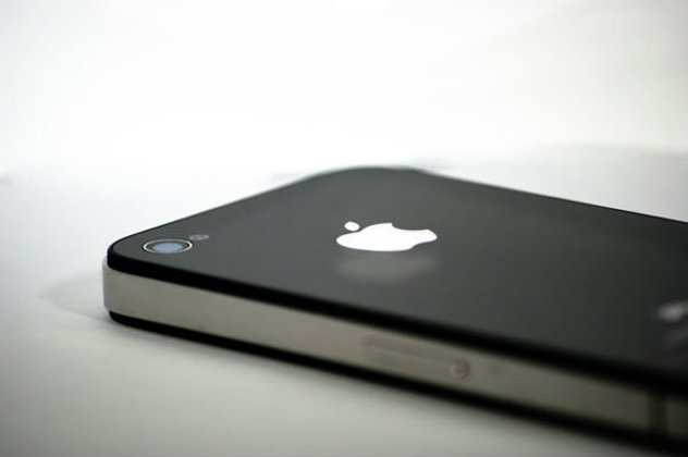 ยอดขายไอโฟน (iPhone) ในอังกฤษชะลอตัว