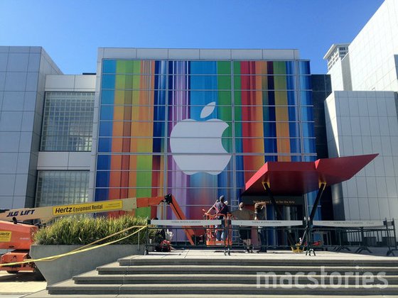 ภาพสถานที่งานเปิดตัว iPhone 5 ตกแต่งแบบนี้โดนอ่ะ