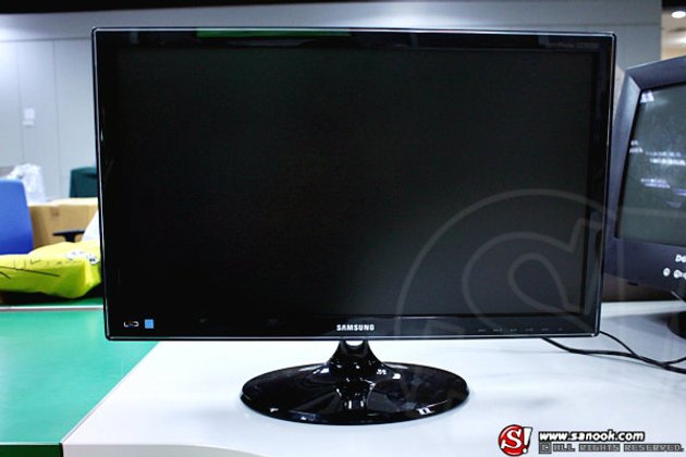 First Review: สัมผัสแรก กับ Samsung LED Monitor 23" Series 5 (550)