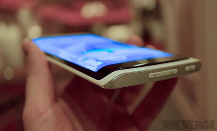 CES 2013: ซัมซุงมือถือจออ่อนโค้งงอได้