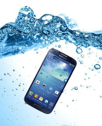ลองมั้ย ! จับ Galaxy S4 แช่น้ำ
