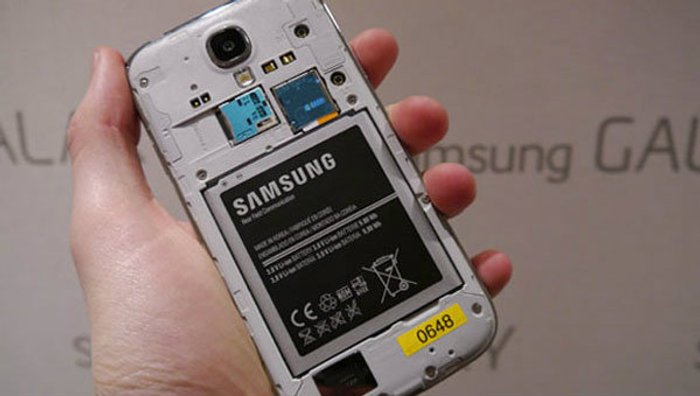 ปัญหาแบตเตอรี่บวมบน Galaxy s4 ซัมซุงยินดีเปลี่ยนแบตก้อนใหม่ให้ฟรี