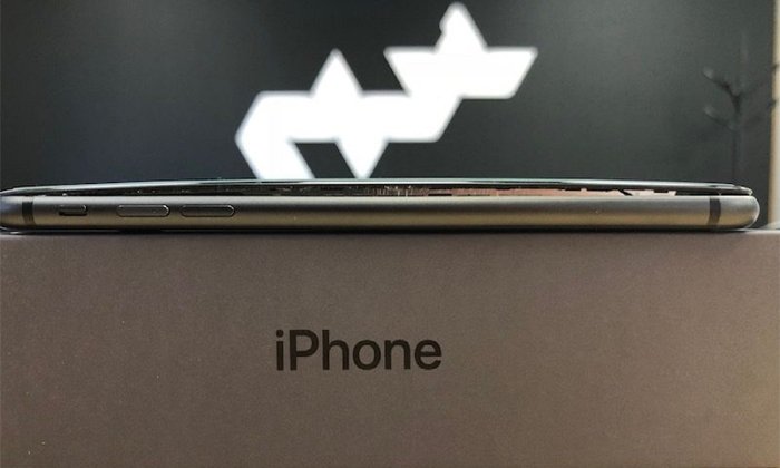 งานเข้า ลูกค้า iPhone 8 Plus โผล่อีก 2 รายเจอปัญหาแบตบวมอีกแล้ว
