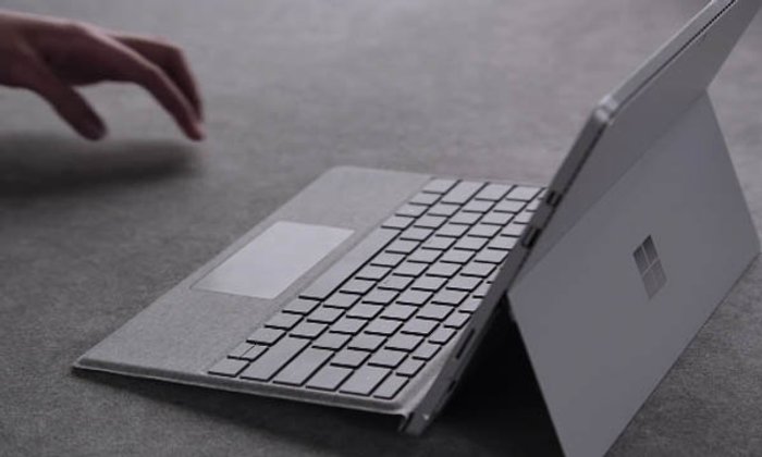 Microsoft แนะนำ Type Cover รุ่นพิเศษสำหรับ Surface Pro 4