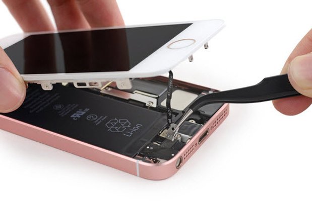 iFixit งัดแงะ iPhone SE เผยซ่อมไม่ยาก
