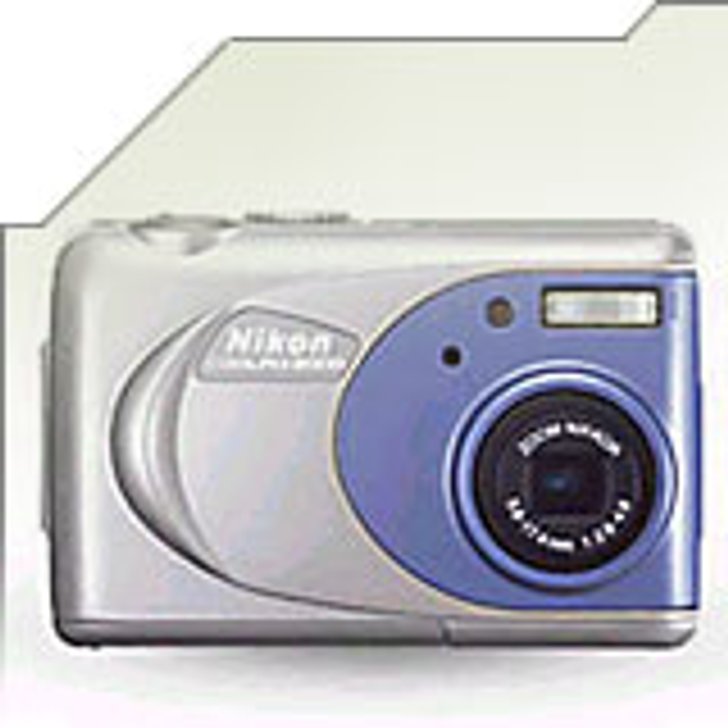 Nikon CoolPix 2000
