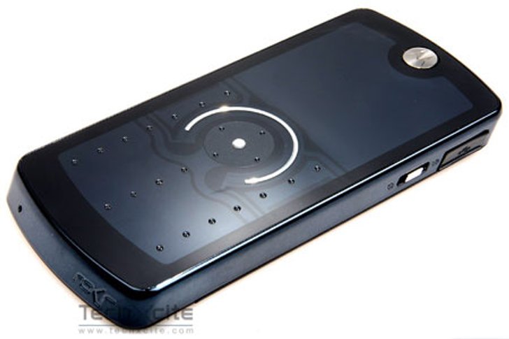 รีวิว Motorola ROKR E8 เปลี่ยนทุกอารมณ์แห่งดนตรี