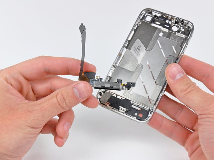 ชำแหละ ผ่า iPhone 4 หมดใส้หมดพุง