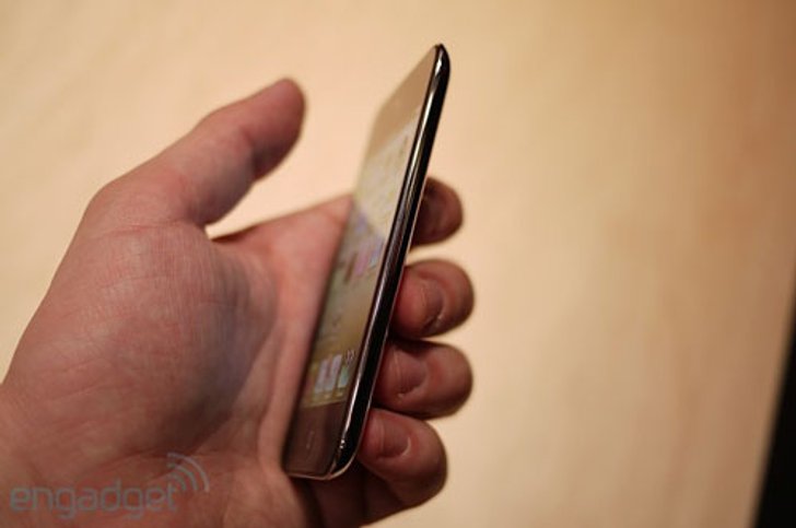 iPod Touch ก็มาใหม่ เจ๋งพอๆกับ iPhone 4 แต่บางกว่าเยอะ