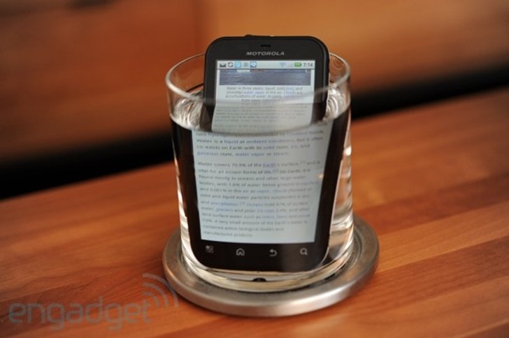 โมโตโรล่า DEFY (Motorola DEFY) ตัวที่โดนถามหามากที่สุดในงาน TME 2011