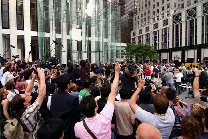 iPad รุ่นแรกในไทย ปรับลดราคาเป็นรอบที่ 2 สู้ กาแลคซี่แท็บ