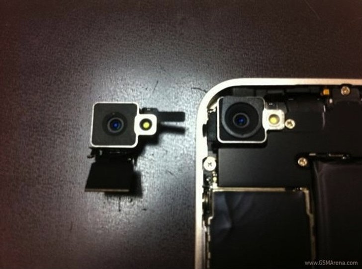 อีกหนึ่งที่เจอ ใน iPhone 4 สีขาว กล้องและเซ็นเซอร์ มีการเปลี่ยนแปลงตำแหน่ง