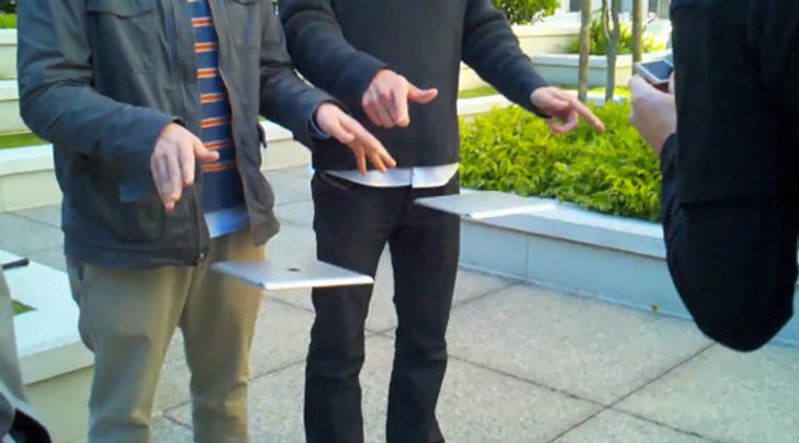 ทดสอบ iPad 2 แบบปรกติและแบบมี Smart Cover หากทำตกใครจะรอด!? (+video)