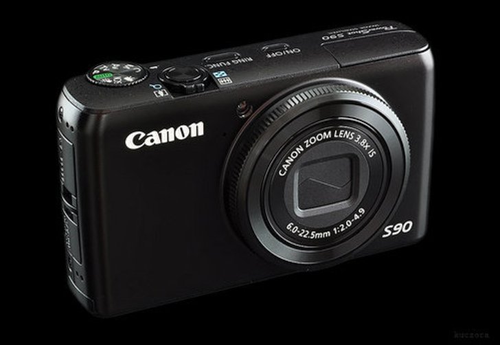 COMPACT CAMERAS เก็บบันทึกความทรงจำ เสร็จแล้วก็เก็บใส่กระเป๋าได้เลย