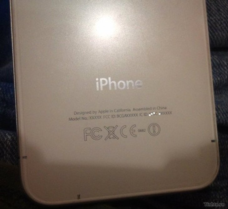 iPhone 5 ราคาประหยัดเผยโฉมแล้วด้วยหน้าจอแบบพลาสติกแต่เบาและเร็วกว่า iPhone 4 อีก!