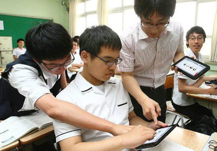 รัฐบาลย้ำโครงการแจกแทบเลตเริ่ม ม.ค. 55