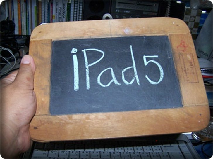 Apple ตบหน้าเจ๊ยิ่งลักษณ์เริ่มนโยบายแจกแท็บเลต iPad ก่อนนายกหญิงไทย!