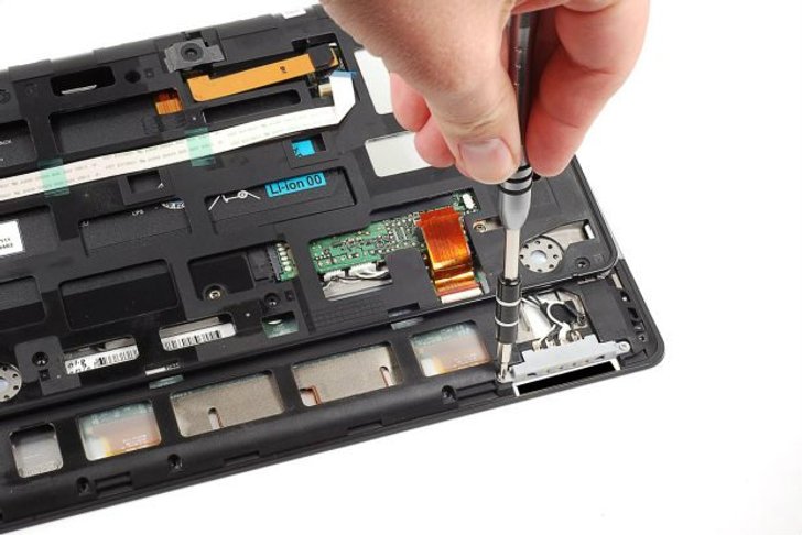 Sony Tablet S โดนจับเปลือย เผยสิ่งซ่อนเร้นภายใน