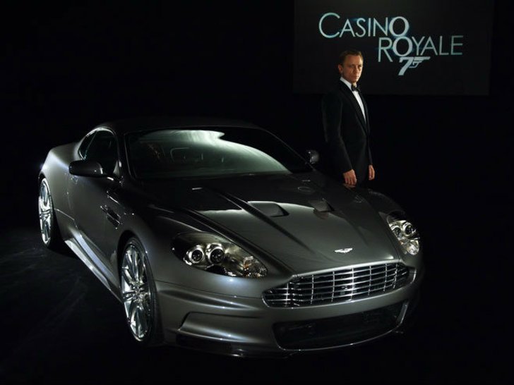 iPhone 5 ตกกระป๋องโดน Aston Martin
