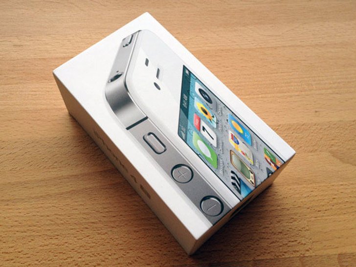 ราคา iPhone 4S ที่ MBK อยู่ที่ 25,800-26,800 บาท