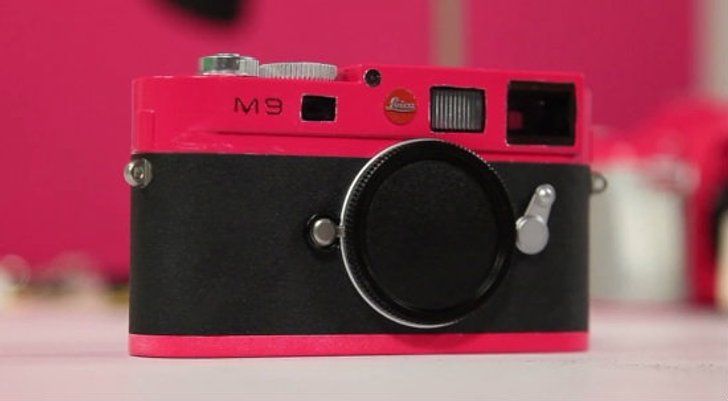สยดสยองเมื่อจับเอา Leica มาแปลงโฉมเป็นสีชมพูแบบไม่มีโฆษณาคั่น