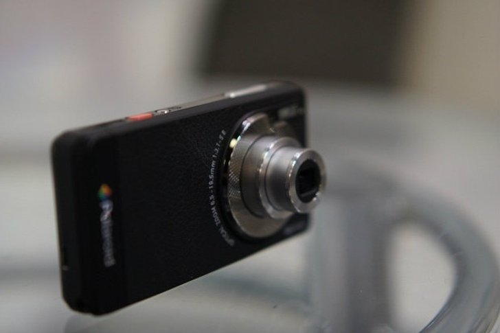 กล้องติดมือถือ เอ๊ะ! หรือว่ามือถือติดกล้อง Polaroid SC1630