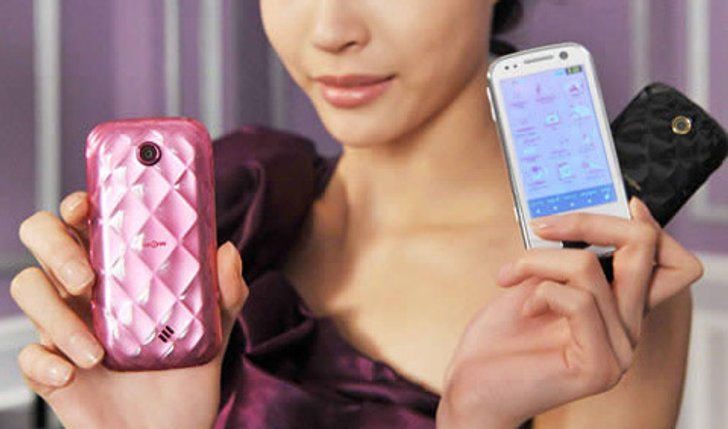 เอาใจคนมีสไตล์ ด้วย "Samsung Clutch W9500" ภาคต่อ "Diva" สุดไฮโซ