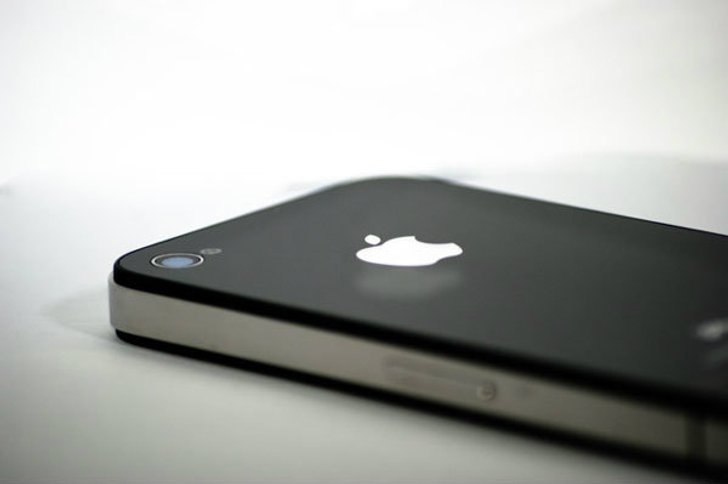 ยอดขายไอโฟน (iPhone) ในอังกฤษชะลอตัว
