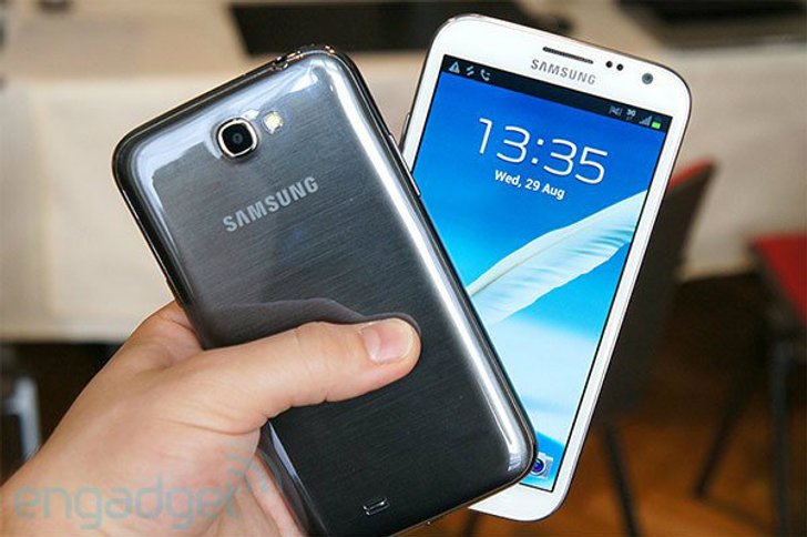 เทียบ Samsung Galaxy Note 2 กับ Note รุ่นแรก