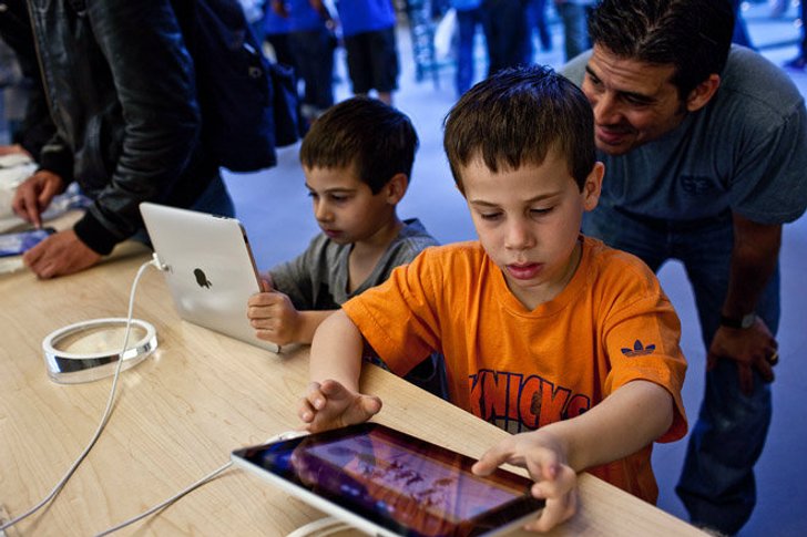 ผลสำรวจ เด็กต้องการ iPad เป็นของขวัญมากที่สุด ส่วน Surface รองบ๊วย