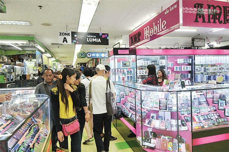 "มาบุญครอง" สิ้นมนต์ขลัง ? ร้านค้าดิ้นสู้เอาใจคอไฮเทคไม่เกี่ยงราคา