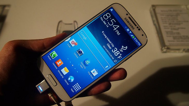 บทวิเคราะห์ Galaxy S4 พลาสติกก๊อบแก๊บบุกอเมริกา