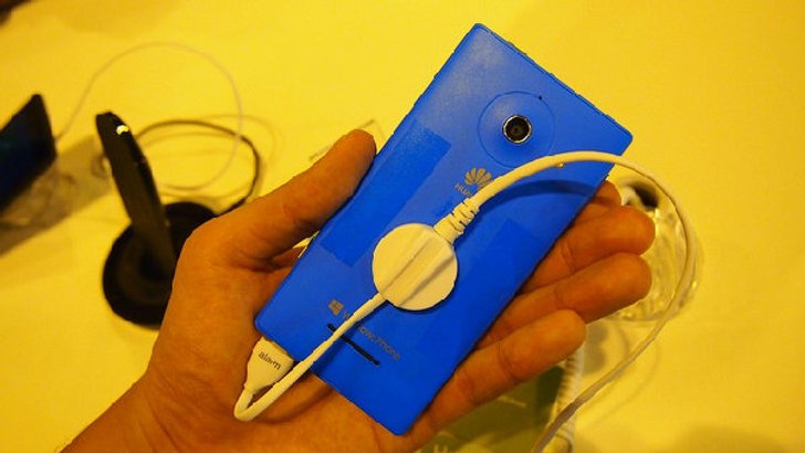 ลองจับ Nokia Lumia 925 และ Lumia 928