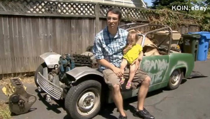 เด็กวัย 14 เดือน เอามือถือพ่อ กดประมูลรถยนต์ ใน eBay