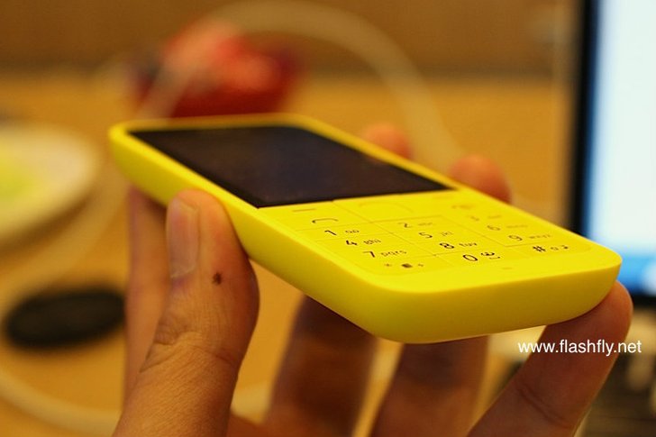 พรีวิว Nokia 220 ดีไซน์สวย ท่องเน็ต เล่น Facebook,Twitter ได้ในราคาถูกที่สุดเพียง 1,300 บ.
