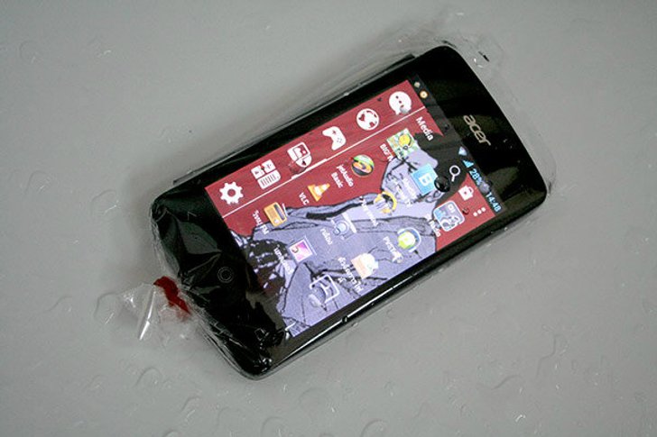 เทคนิคง่ายๆ ในการเตรียมมือถือของคุณไม่ให้กลัวน้ำกันดีกว่า!