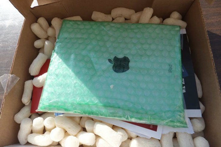 เจออีกแล้ว! หลอกขาย iPad ปลอม ทำจากพื้นกระเบื้อง