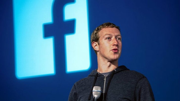 Zuckerberg ตอบคำถาม: ทำไมใส่เสื้อซ้ำกันทุกวัน, หนัง The Social Network