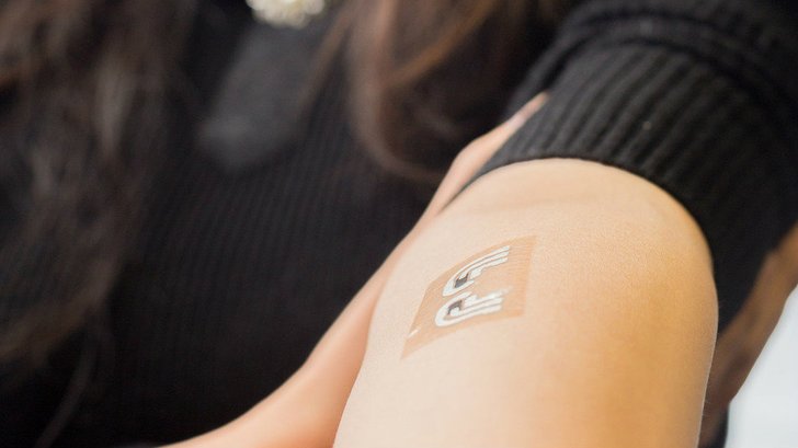เปิดตัวสติกเกอร์ Tattoo ที่สามารถทดสอบน้ำตาลในเลือดได้ง่ายๆ