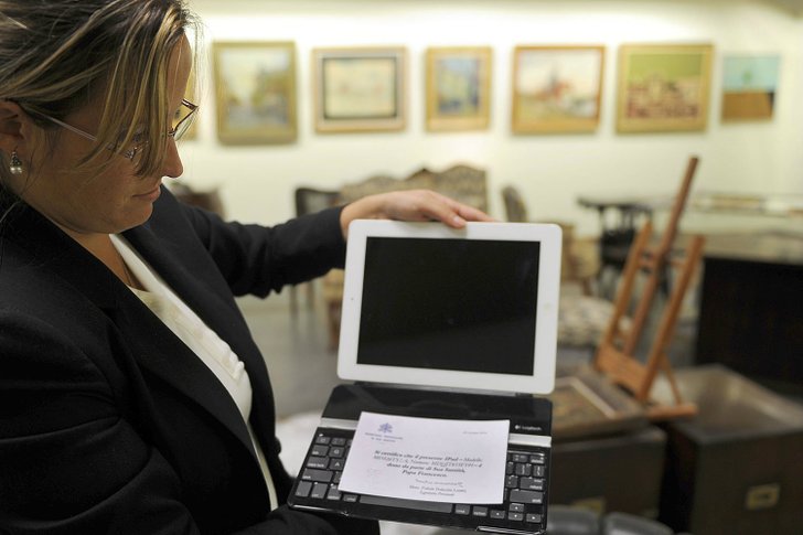 ถูกประมูลไป $30,000! iPad ของพระสันตะปาปาPope Francis