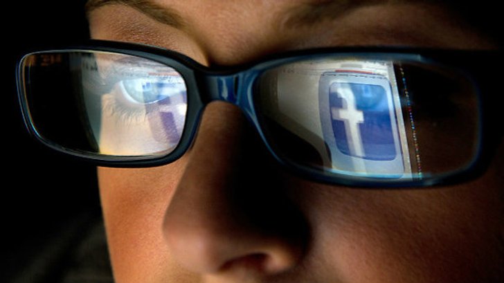 7 นิสัยอันตรายในเฟซบุ๊ค! 7 Dangerous Facebook's Habits: