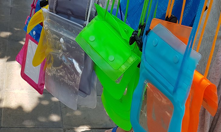 แนะนำวิธีเลือกซื้อซองกันน้ำในช่วงสงกรานต์ ให้ปลอดภัยน้ำไม่เข้าและป้องกันมือถือได้ในตัว