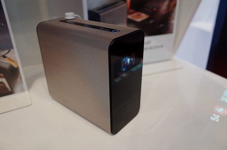 ลองเล่นตัวจริง Sony Xperia Touch สมาร์ทโฟนในรูปแบบโปรเจกเตอร์
