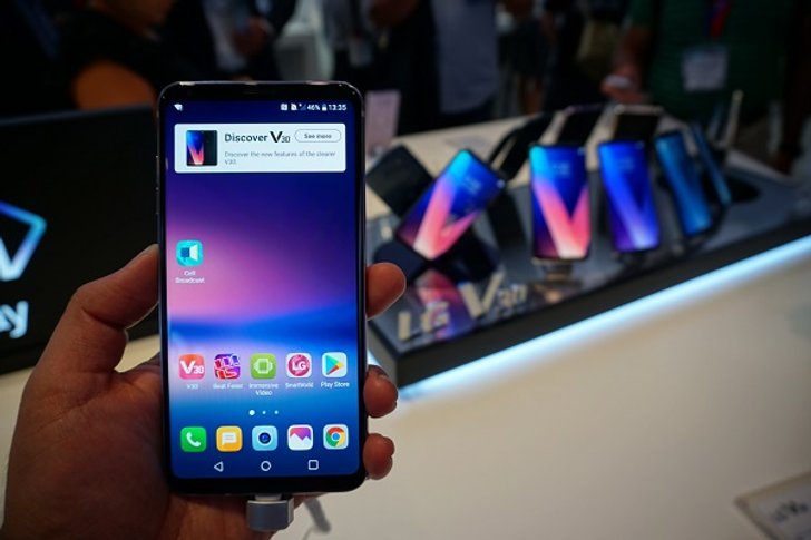 แบไต๋จับเครื่องจริง LG V30 ในงาน IFA 2017 ดีไซน์งาม สเปคเยี่ยม กล้องเทพ และ สั่นได้