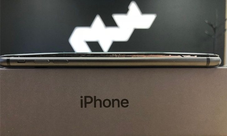 งานเข้า ลูกค้า iPhone 8 Plus โผล่อีก 2 รายเจอปัญหาแบตบวมอีกแล้ว