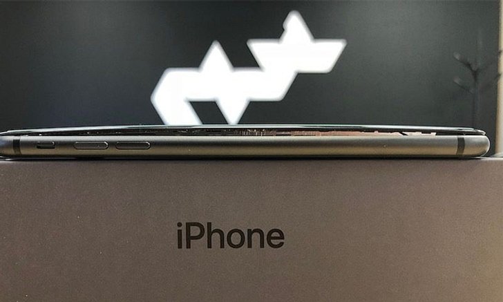 พบปัญหา iPhone 8 Plus แบตบวมจนจอปริทั้งหมด 7 ราย!!