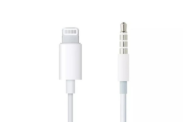 สาวกเตรียมเฮ Apple เพิ่มสาย Lightning Port แปลงเป็นช่องเสียบหูฟังดั่งเดิมแล้ว