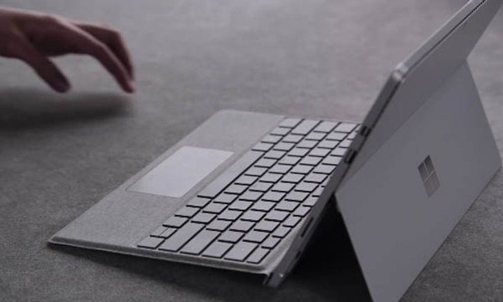 Microsoft แนะนำ Type Cover รุ่นพิเศษสำหรับ Surface Pro 4
